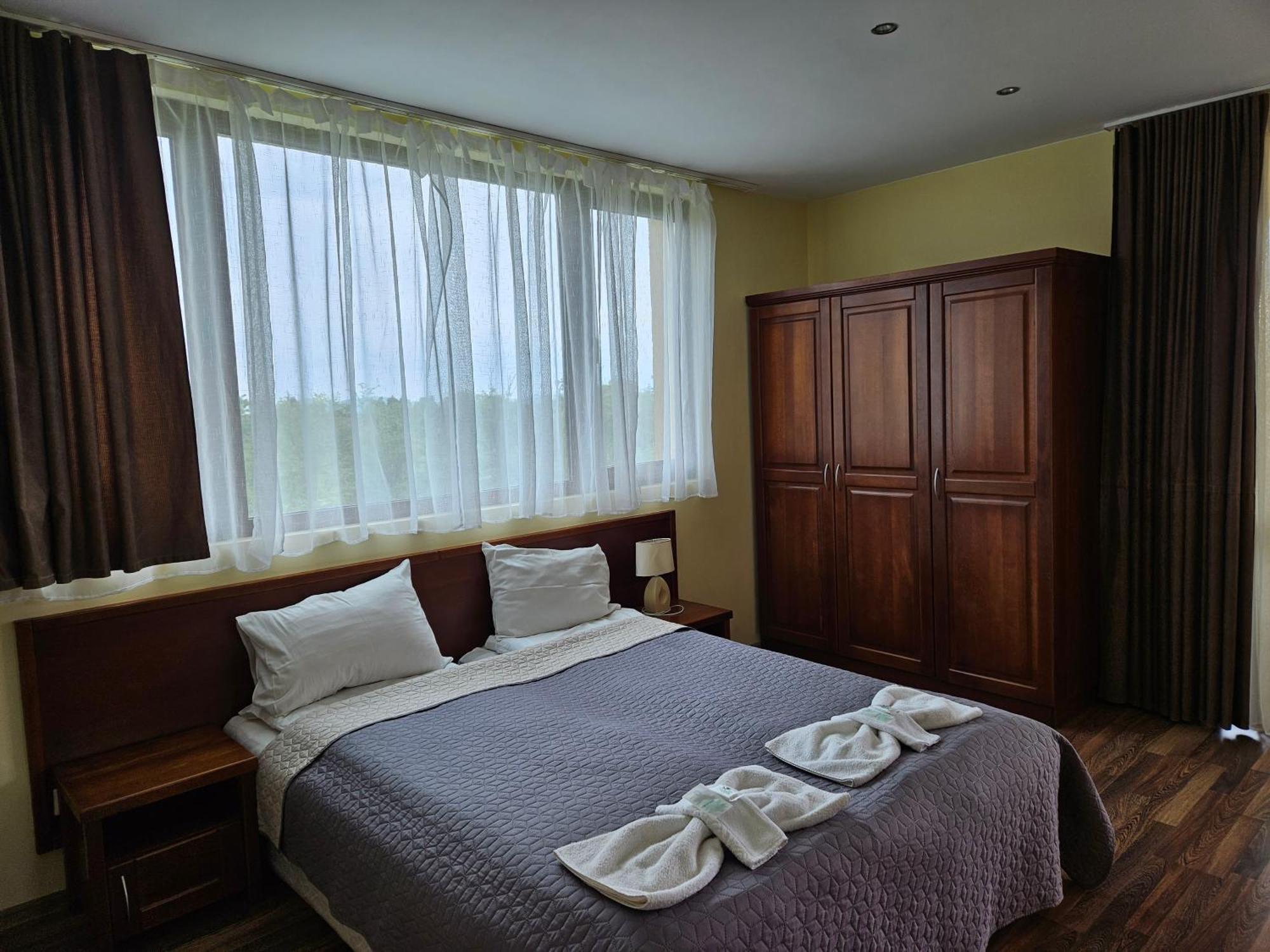 Family Hotel Komhotel Berkovitsa Εξωτερικό φωτογραφία