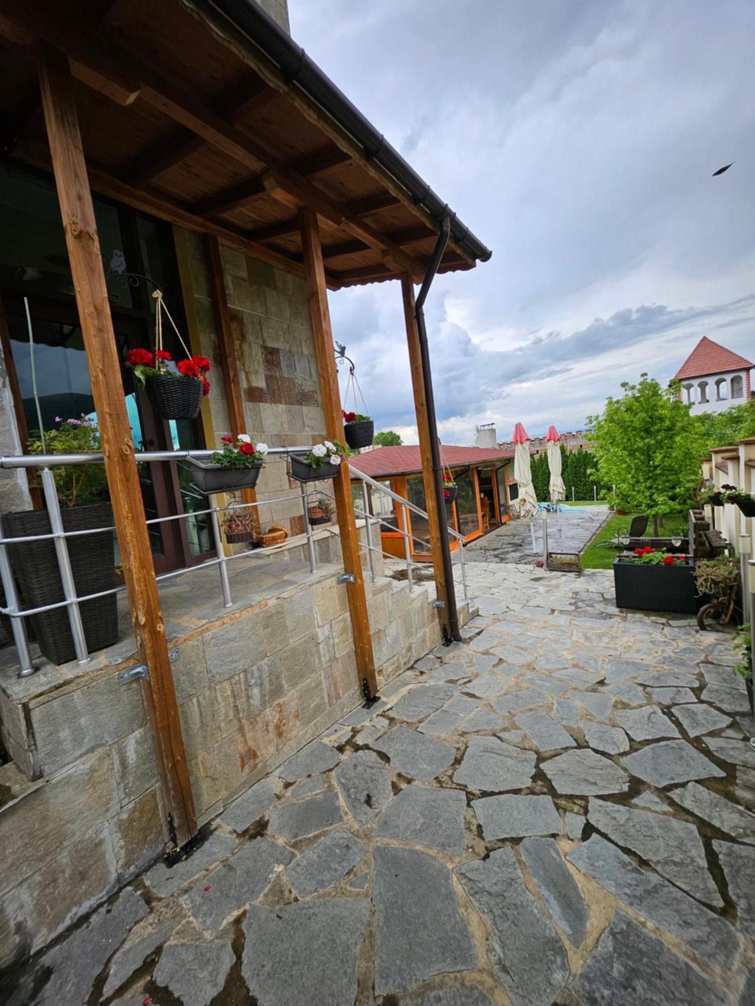 Family Hotel Komhotel Berkovitsa Εξωτερικό φωτογραφία