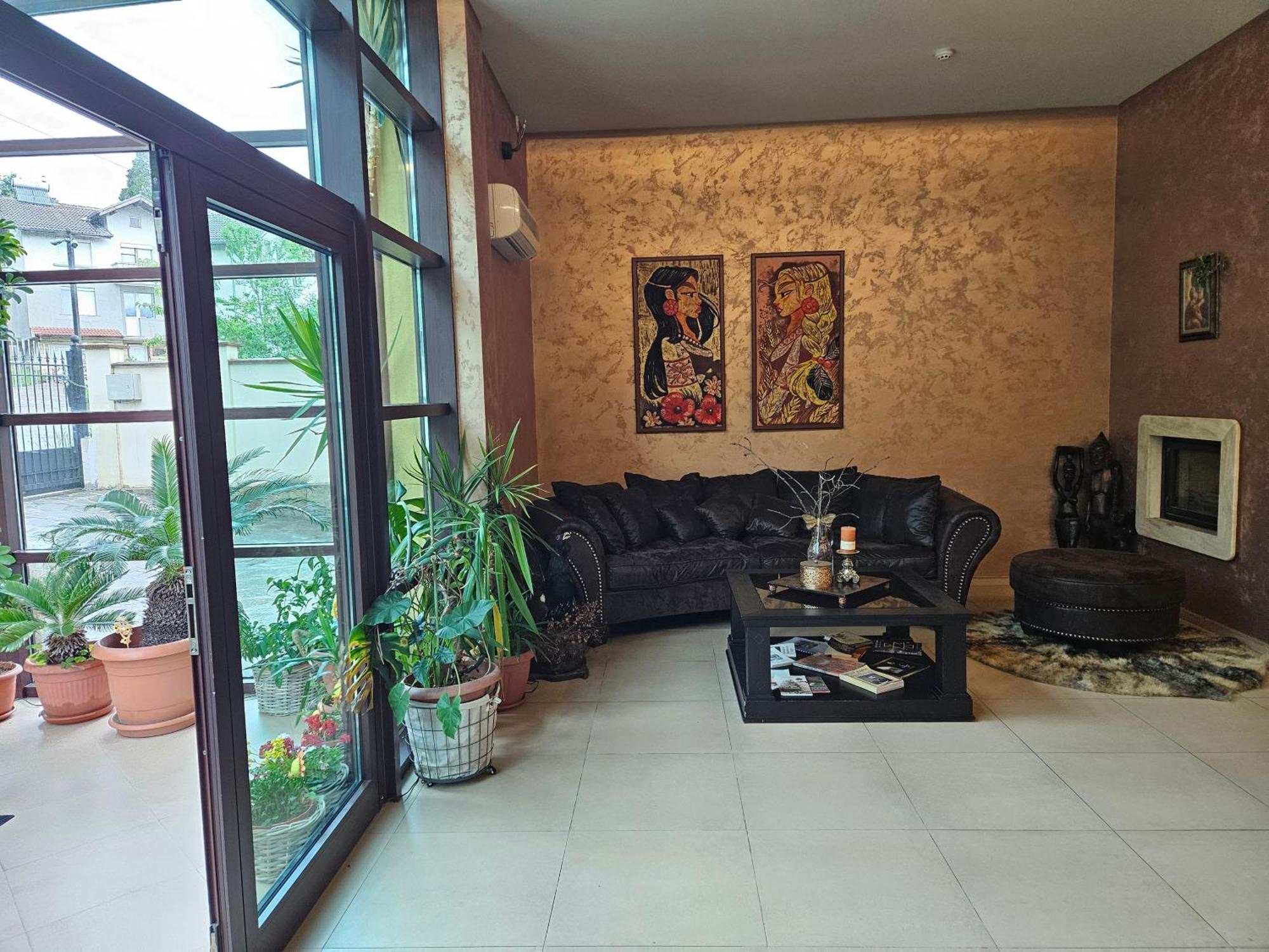 Family Hotel Komhotel Berkovitsa Εξωτερικό φωτογραφία