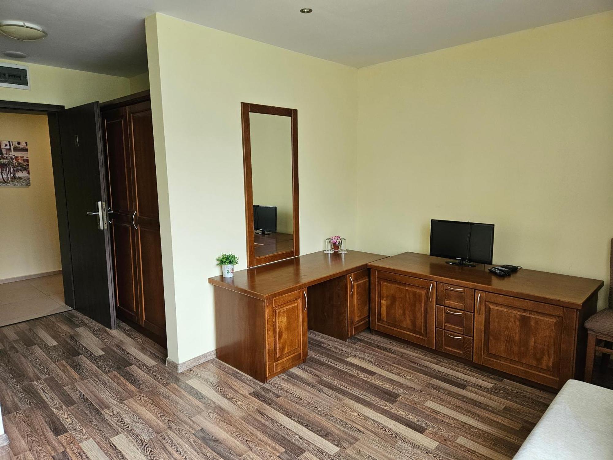 Family Hotel Komhotel Berkovitsa Εξωτερικό φωτογραφία