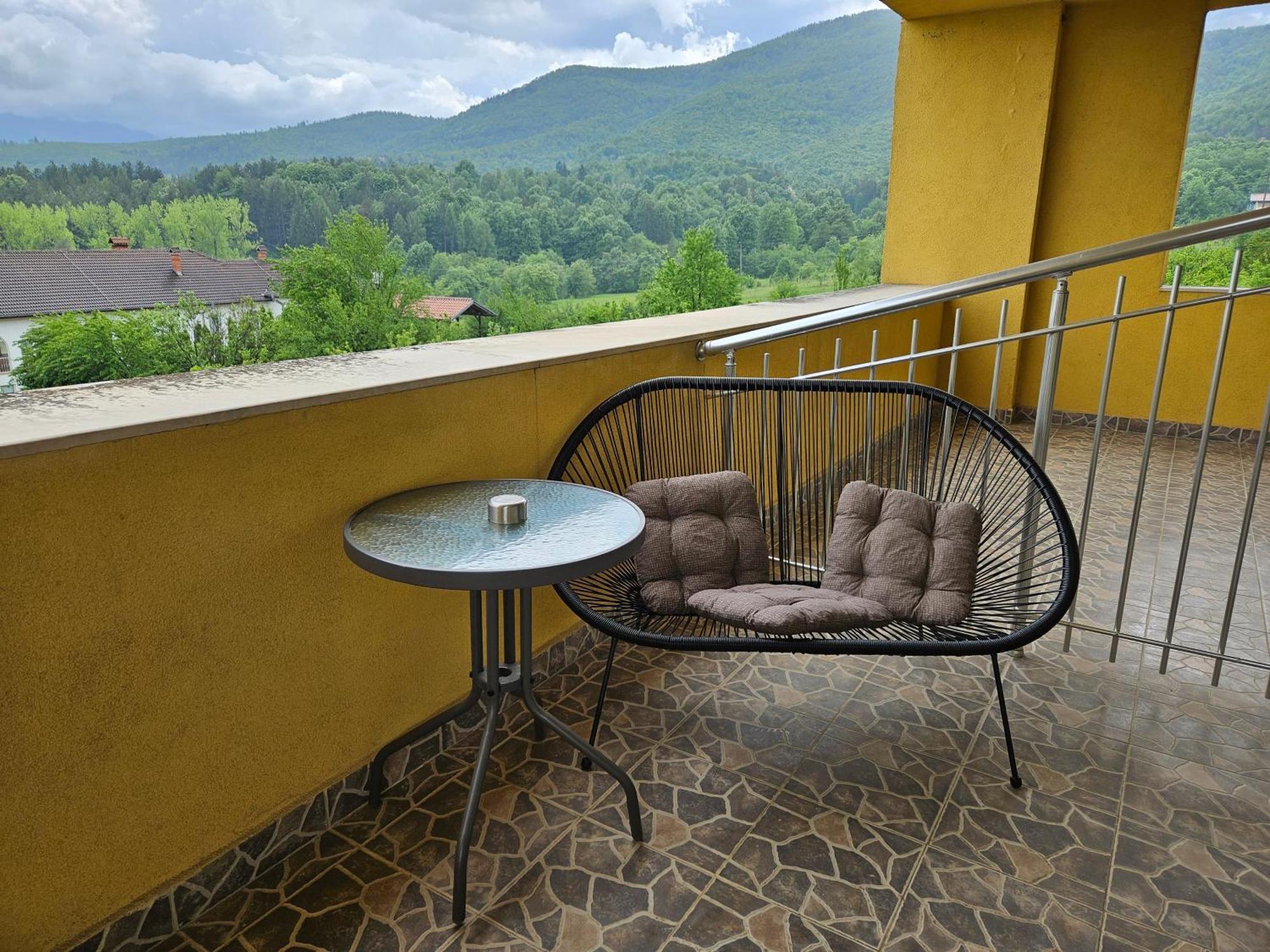 Family Hotel Komhotel Berkovitsa Εξωτερικό φωτογραφία