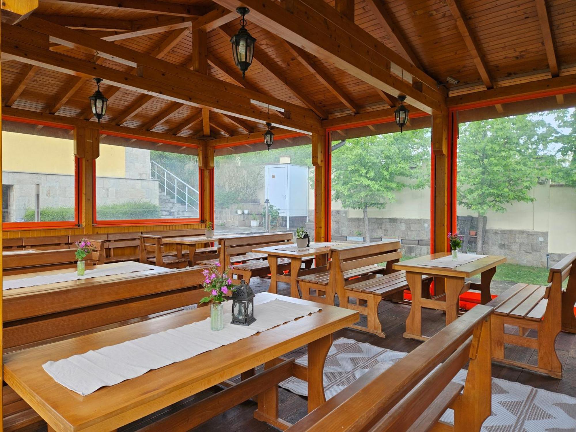 Family Hotel Komhotel Berkovitsa Εξωτερικό φωτογραφία
