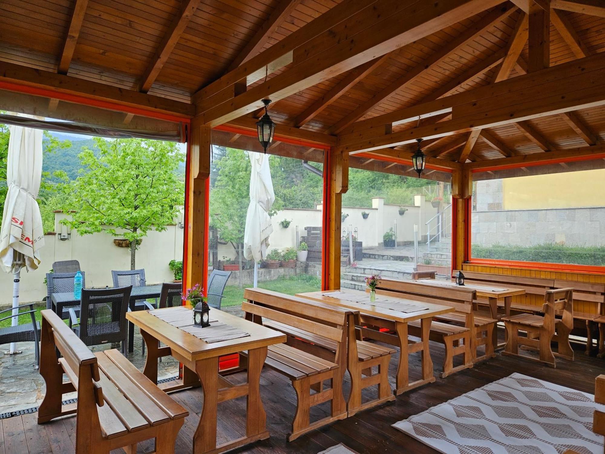 Family Hotel Komhotel Berkovitsa Εξωτερικό φωτογραφία