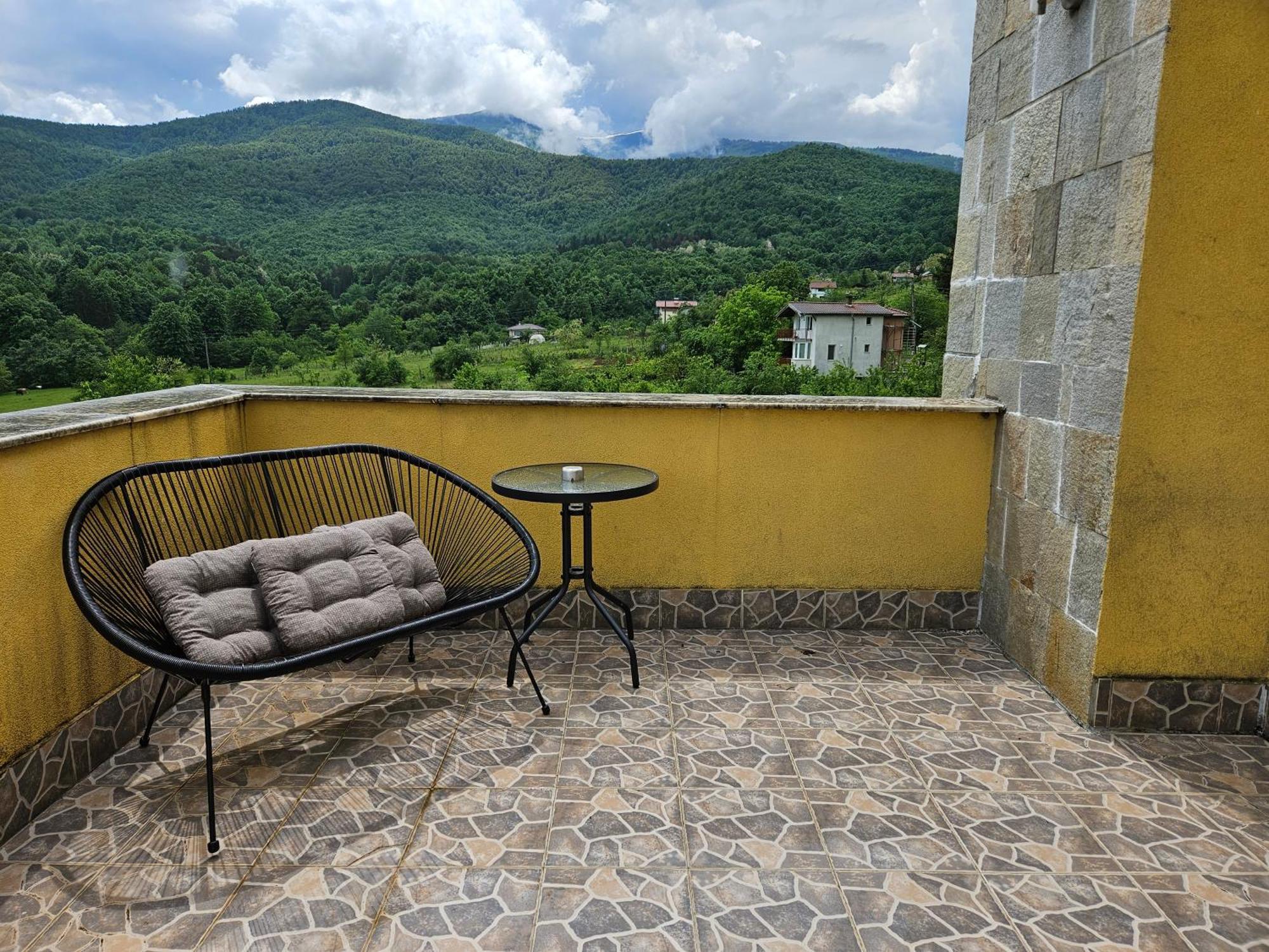 Family Hotel Komhotel Berkovitsa Εξωτερικό φωτογραφία