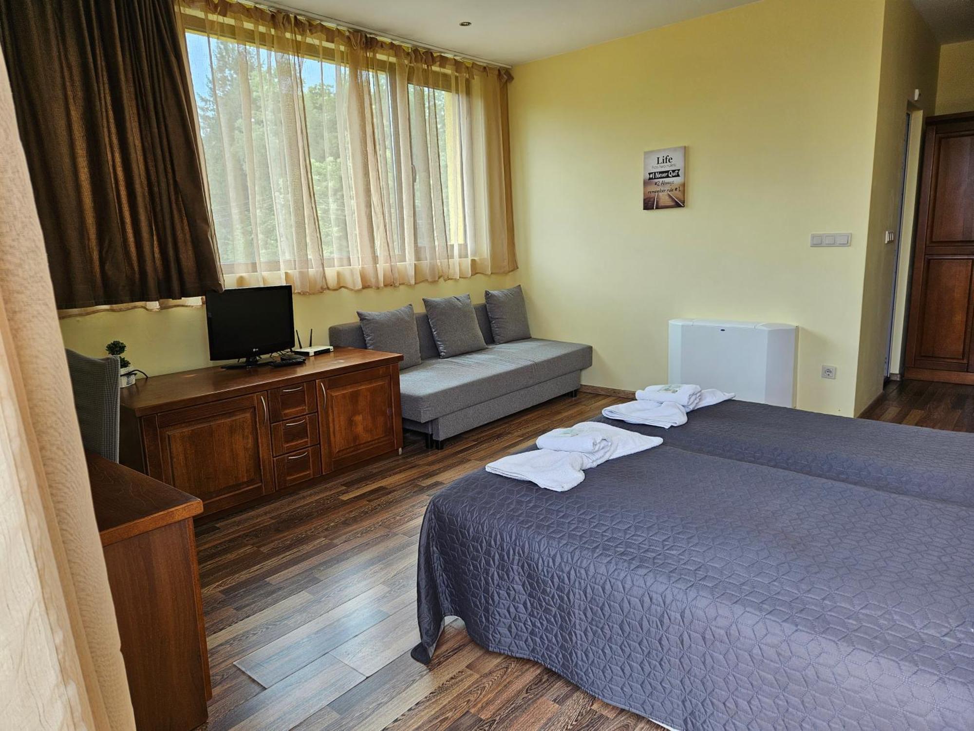 Family Hotel Komhotel Berkovitsa Εξωτερικό φωτογραφία