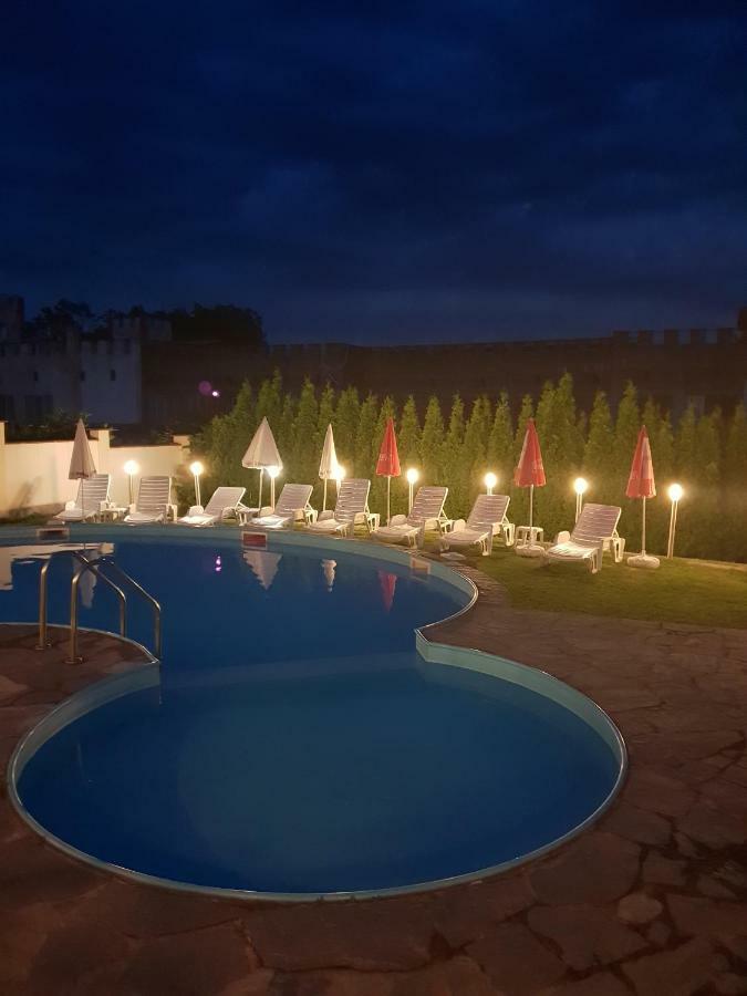 Family Hotel Komhotel Berkovitsa Εξωτερικό φωτογραφία